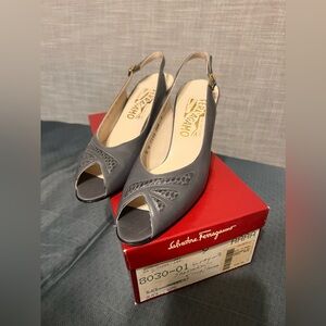 Vintage Salvatore Ferragamo | Grey Leather Slingback Pumps | Size 9 AAAA
